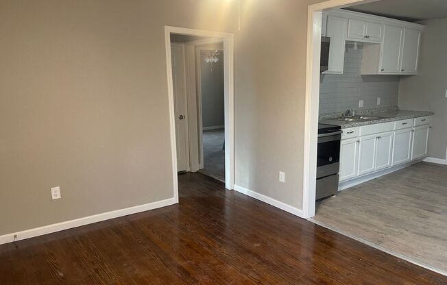 2 beds, 1 bath, $995