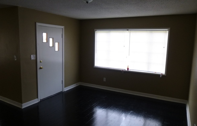 3 beds, 1 bath, $1,100