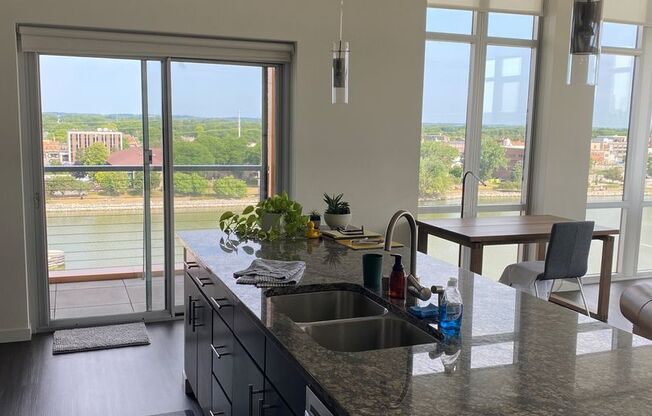 1 bed, 1 bath, 1,098 sqft, $3,050, Unit 811 (Penthouse)