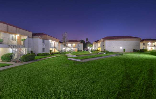 Centrepointe Apartments - Shuffleboard & Horseshoe Toss