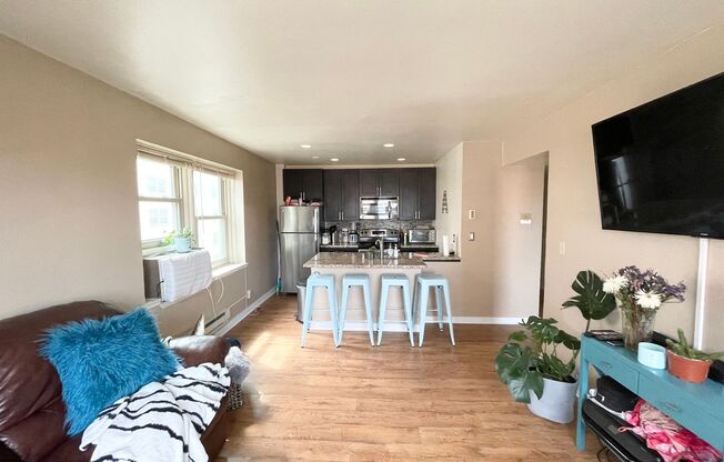 1 bed, 1 bath, $1,025, Unit 403