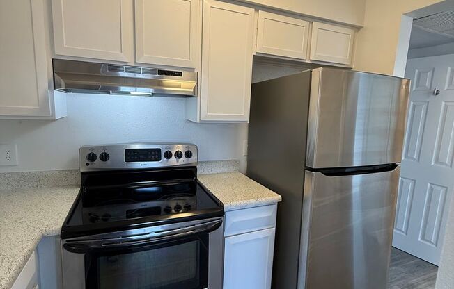 1 bed, 1 bath, 627 sqft, $800, Unit 221