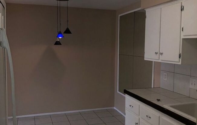 2 beds, 1 bath, $1,200