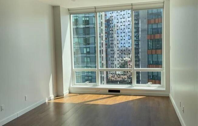 1 bed, 1 bath, 712 sqft, $4,350, Unit 17G