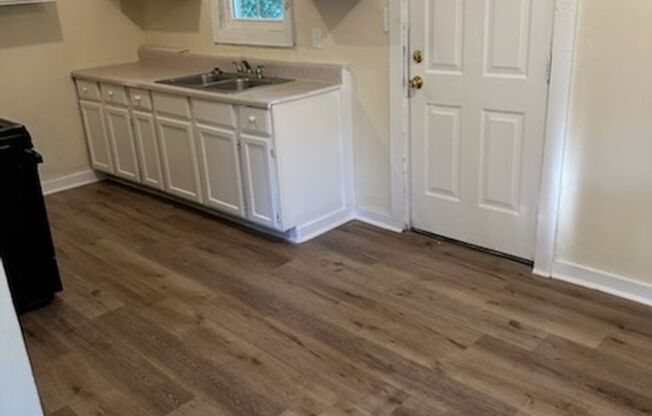 Coming Soon! 2 Bedroom 1 Bath Home! No Security Deposit!!Apply now!!!