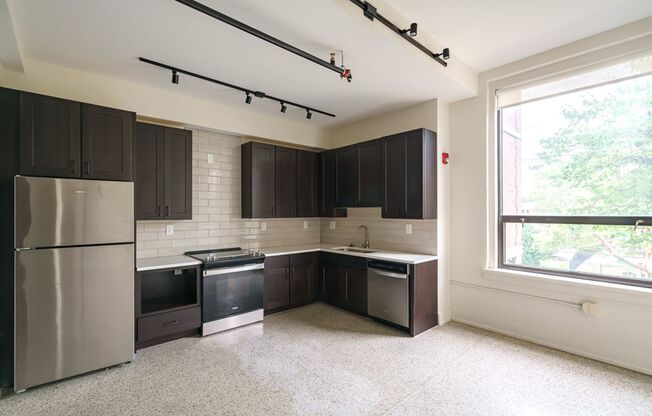 1 bed, 1 bath, $1,125, Unit 875 Michigan Ave Apt. 308