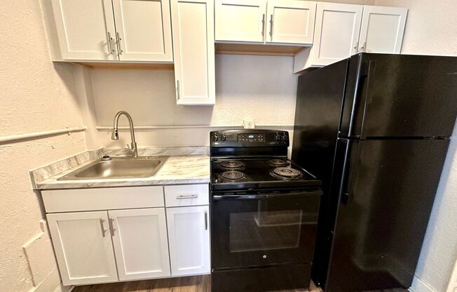 1 bed, 1 bath, $699, Unit Unit 12