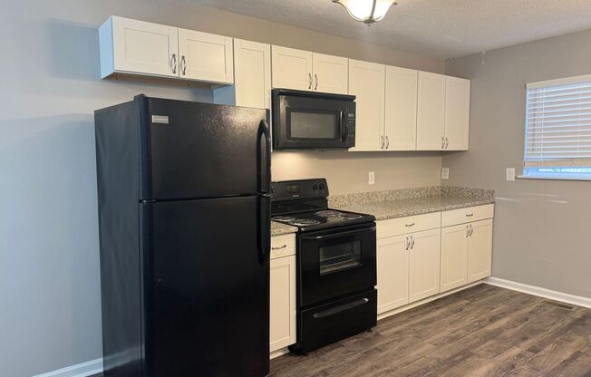 2 beds, 1 bath, 800 sqft, $995, Unit 5