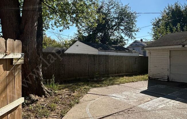 3 beds, 1 bath, $1,300