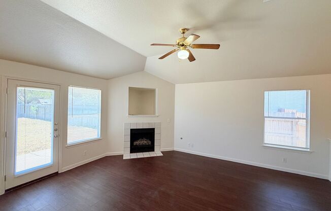 4 BEDROOM HOME - SPACIOUS INTERIOR - LARGE YARD