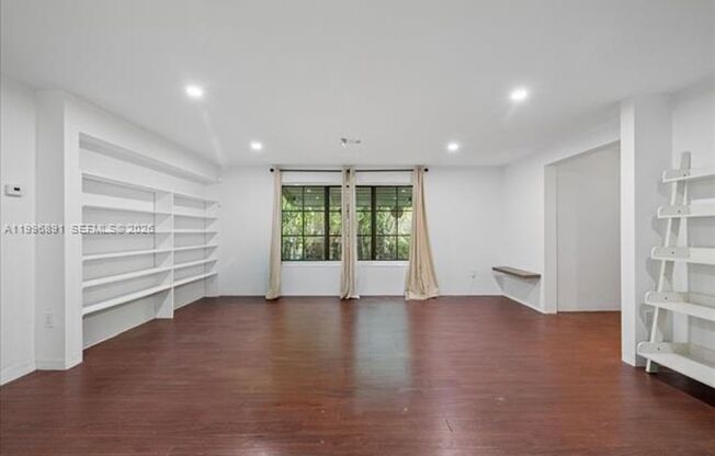 3490 William Ave MIAMI, FL 33133