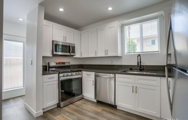 869 Glenway Dr
