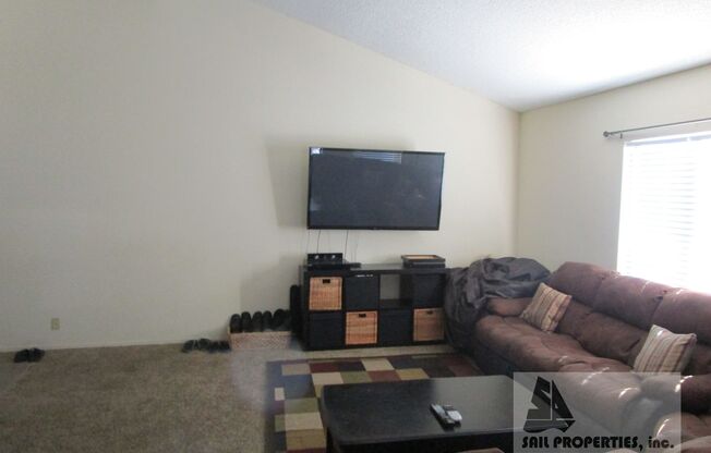 1 bed, 1 bath, 700 sqft, $2,250