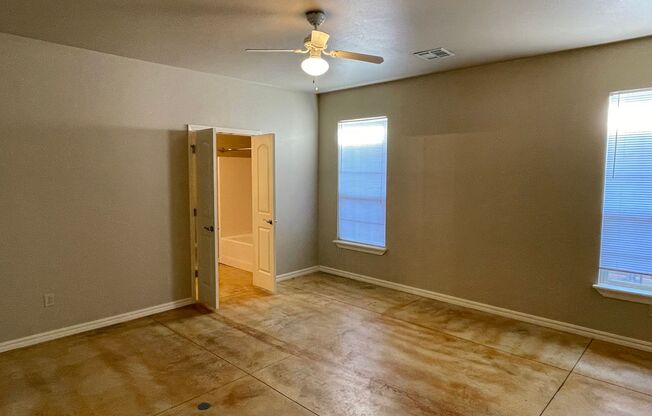 Spacious 2 bed 2 bath in the Plaza District!! Fridge Included!