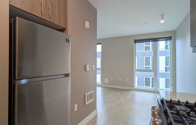 Studio, 1 bath, 412 sqft, $1,275, Unit 304