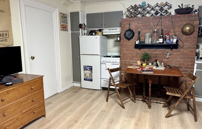 Studio, 1 bath, 400 sqft, $2,095, Unit 2