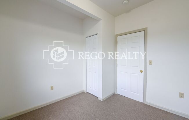 3 beds, 1 bath, 943 sqft, $1,750, Unit 301