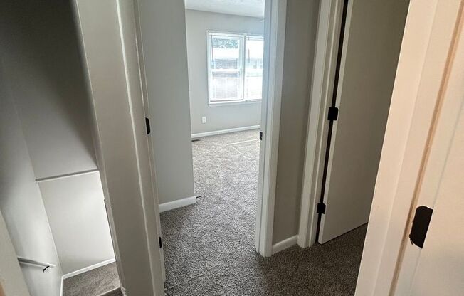 2 beds, 1.5 baths, 1,100 sqft, $1,090, Unit 720-B