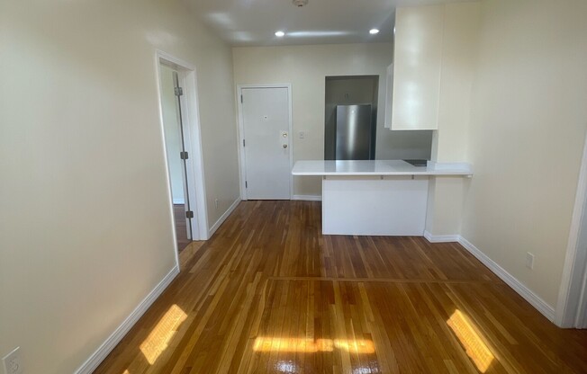 2 beds, 1 bath, $4,100, Unit 11