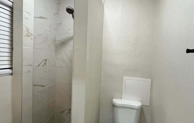 Studio, 1 bath, 326 sqft, $1,095, Unit 04
