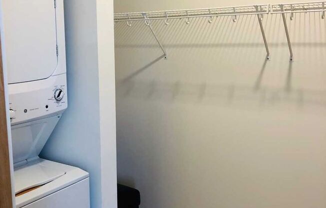 1 bed, 1 bath, 719 sqft, $1,295, Unit 402