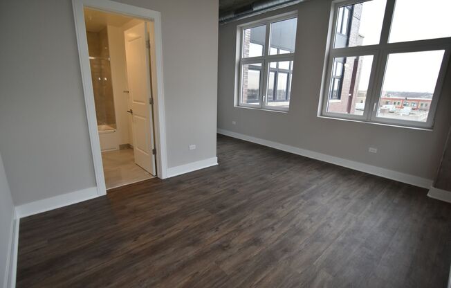 2 beds, 2 baths, 976 sqft, $4,275, Unit 3833-722