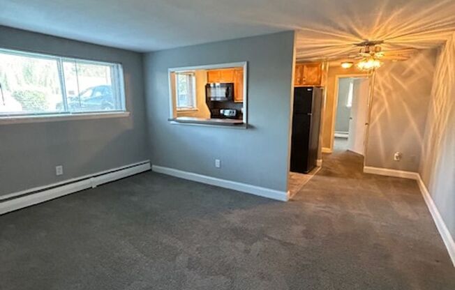 1 bed, 1 bath, 550 sqft, $1,240, Unit I02