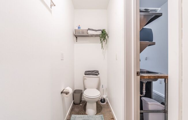 Studio, 1 bath, 160 sqft, $875