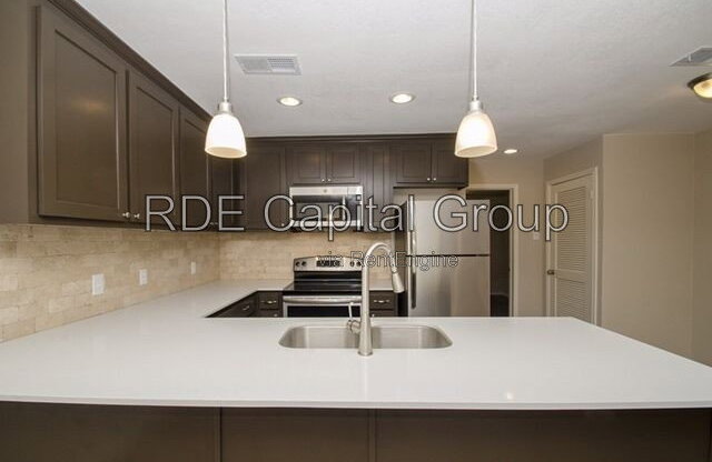 2 beds, 2 baths, 732 sqft, $1,280, Unit 224