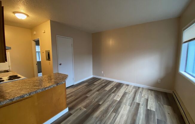 1 bed, 1 bath, $895, Unit #5