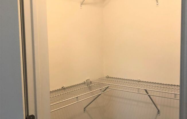 Studio, 1 bath, $850, Unit 1038-2B