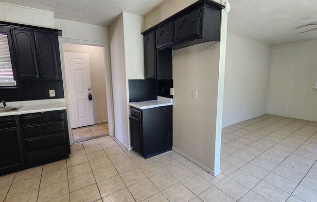 4 beds, 2 baths, $1,250