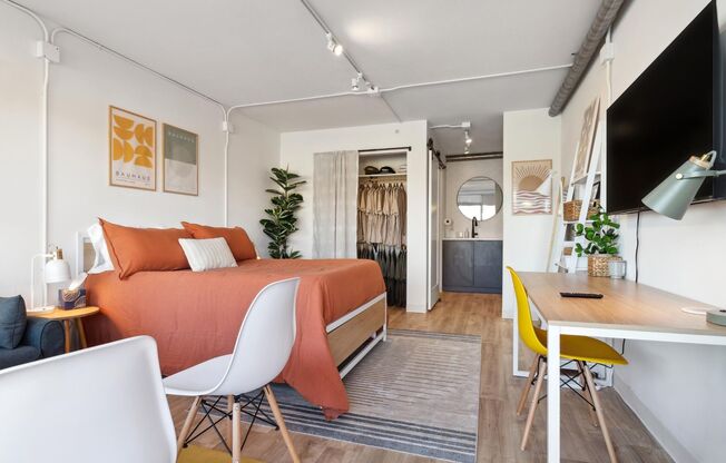 Studio, 1 bath, 190 sqft, $1,000, Unit The Perch - 38