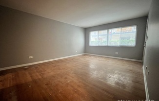 1624 W TOUHY AVE