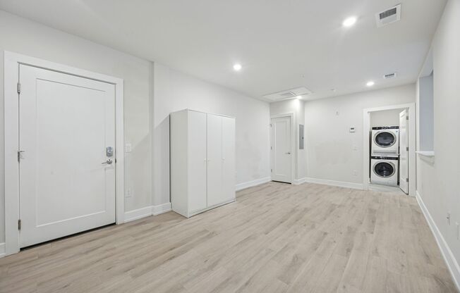Studio, 1 bath, 435 sqft, $1,290, Unit B103