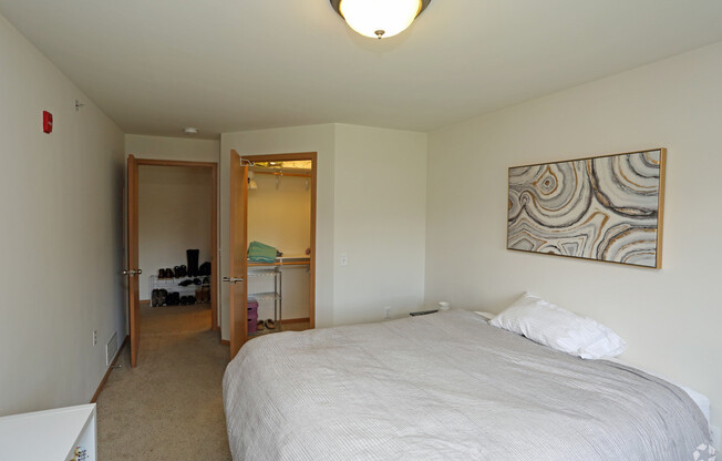 3 beds, 2 baths, 1,280 sqft, $1,699.99, Unit 533-204