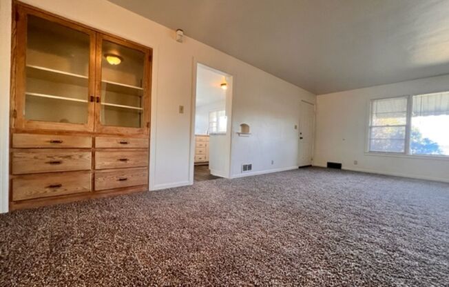 2 beds, 1 bath, $1,595