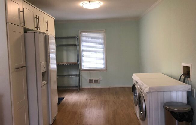 3 beds, 1 bath, $2,200