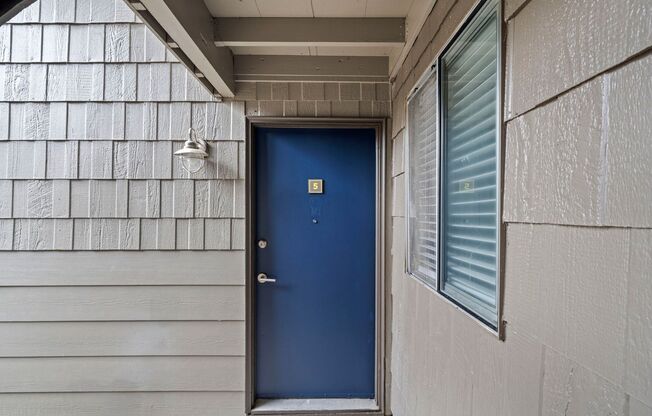 2 beds, 1 bath, 800 sqft, $1,795, Unit F-16