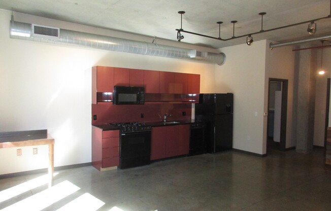 Studio, 1 bath, 605 sqft, $1,600