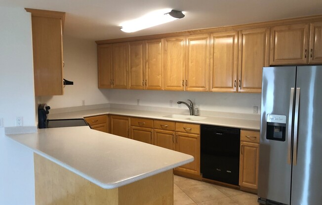 Private Duplex Home Across from Kahala Mall