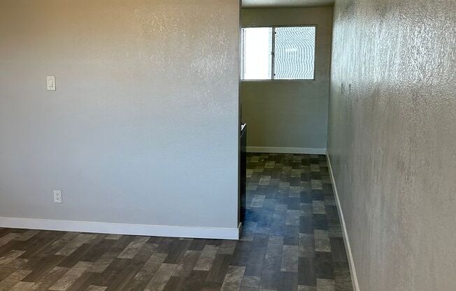 2 beds, 1 bath, 810 sqft, $1,195, Unit 76