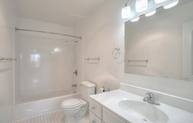 2 beds, 1 bath, $3,895, Unit 205