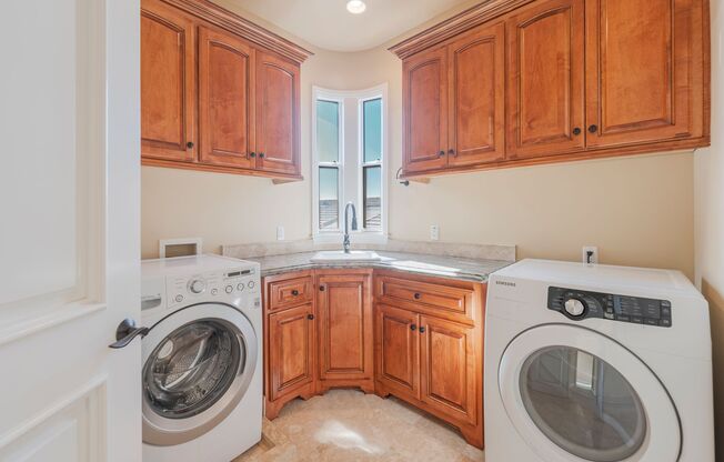 4 beds, 4 baths, $6,500, Unit #B