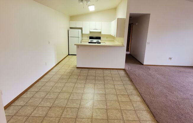 2 beds, 1 bath, $1,079