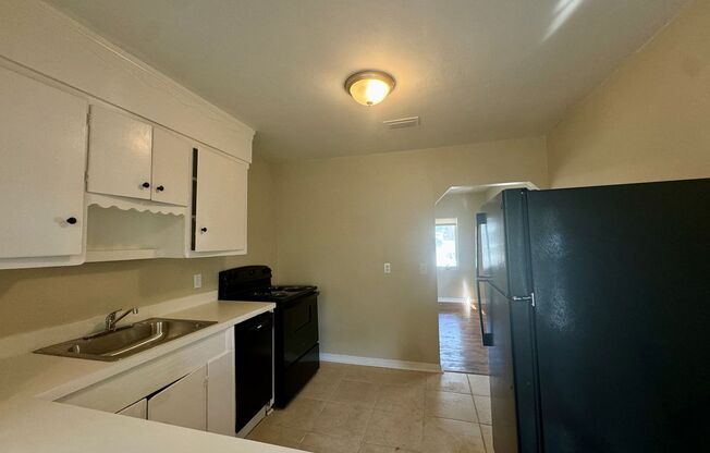 2 beds, 1 bath, $1,995