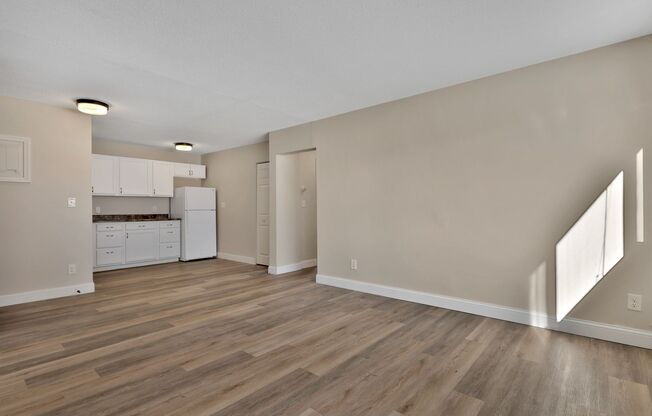 2 beds, 1 bath, $1,685, Unit 111