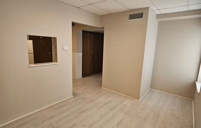 1 bed, 1 bath, 600 sqft, $700, Unit 403