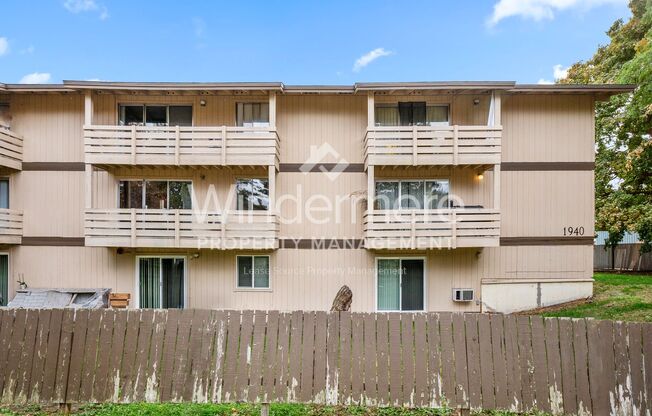 1 bed, 1 bath, $950, Unit 04