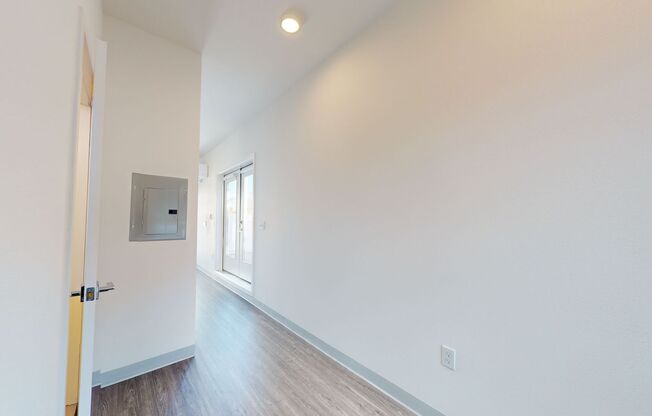 Studio, 1 bath, 355 sqft, $1,550, Unit 421